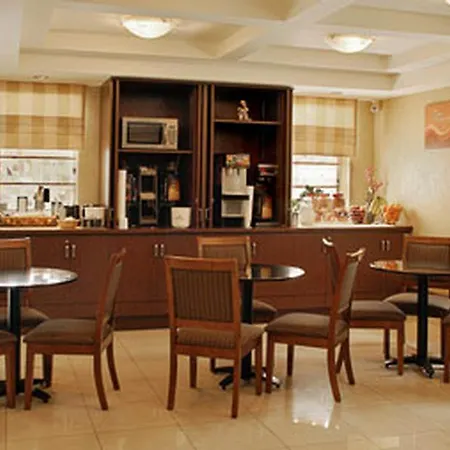 Days Inn By Wyndham Toronto West Mississauga 