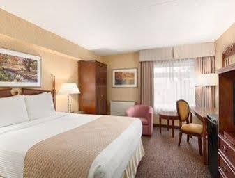 Hotel Days By Wyndham Toronto West