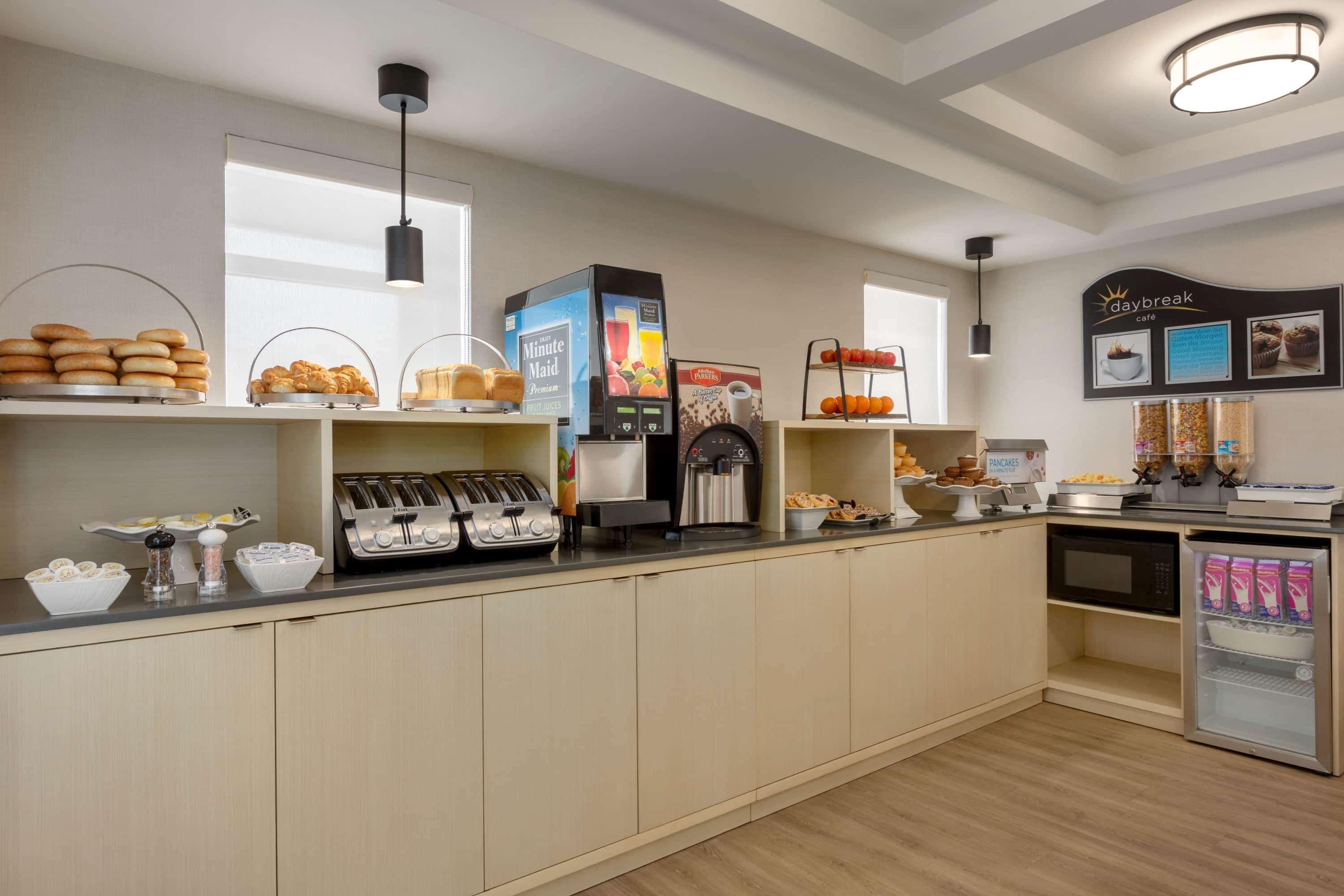 Days By Wyndham Toronto West Hotel